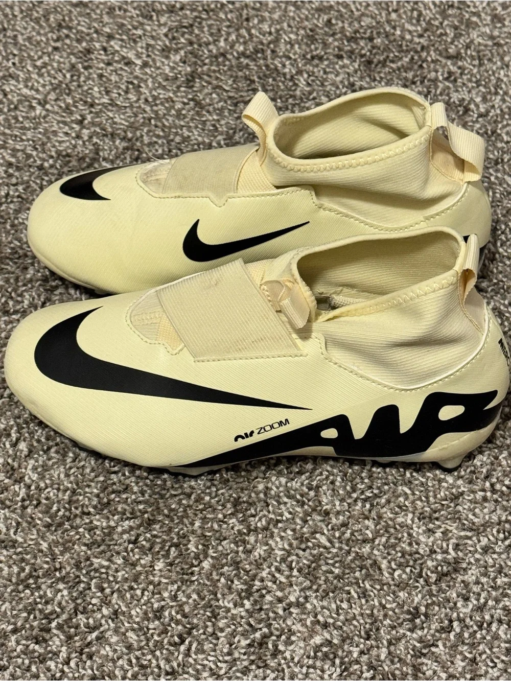 Nike Jr. Zoom Mercurial Superfly 9 Academy Soccer Cleats Kids Size 5Y